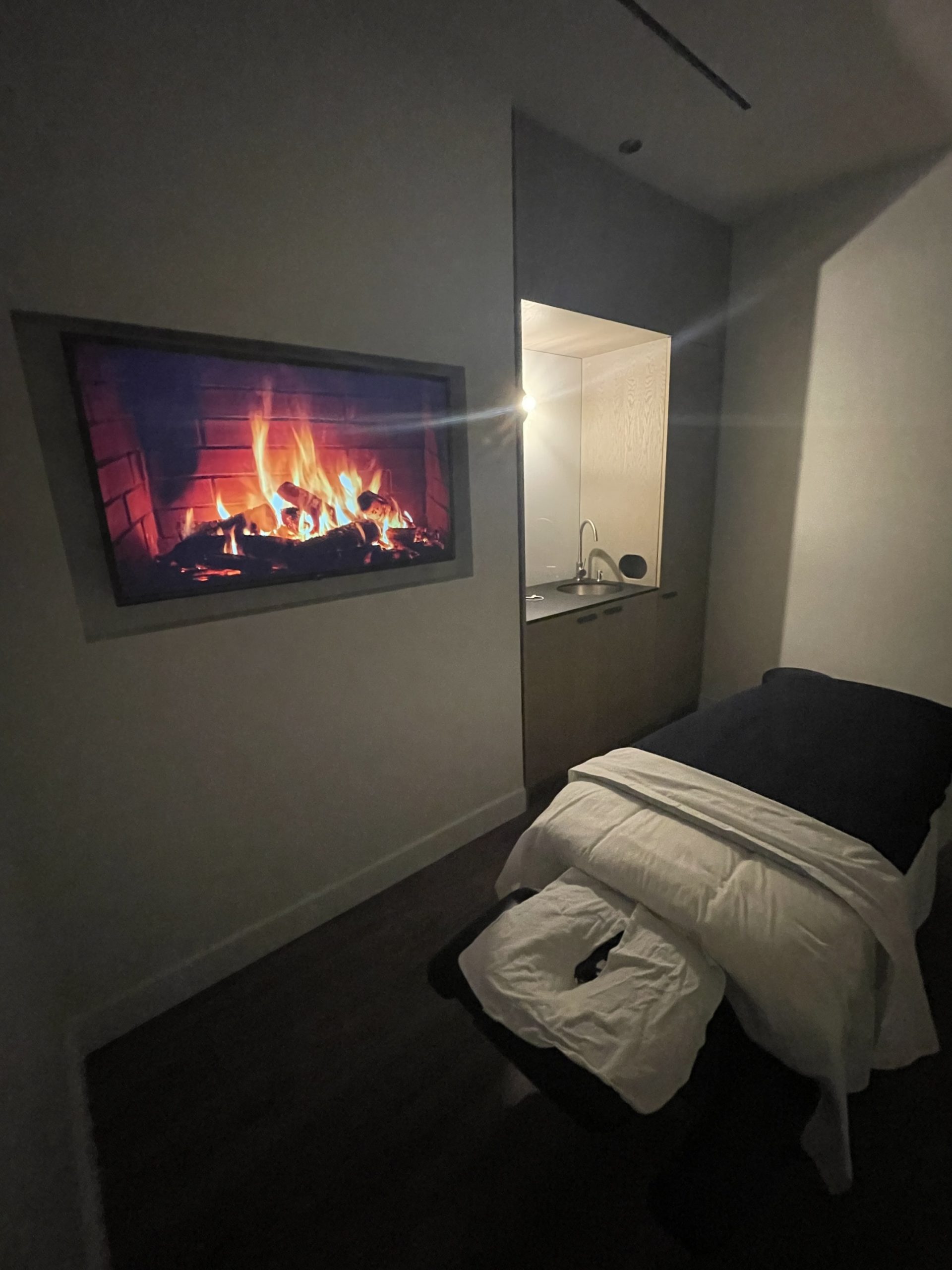 massage_therapy_room_fireplace